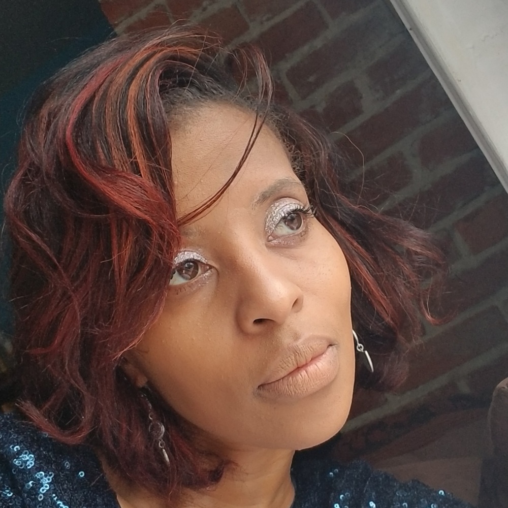 Meet your Posher, Naima